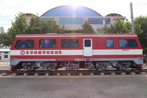 石家莊東華鐵路學(xué)?；疖?chē)司機(jī)專(zhuān)業(yè)