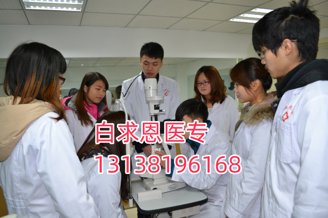 石家莊醫(yī)學(xué)中專學(xué)校的學(xué)費(fèi)是多少？
