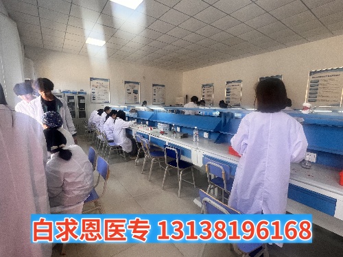 石家莊白求恩醫(yī)學(xué)中專學(xué)校多長時(shí)間放假一次？